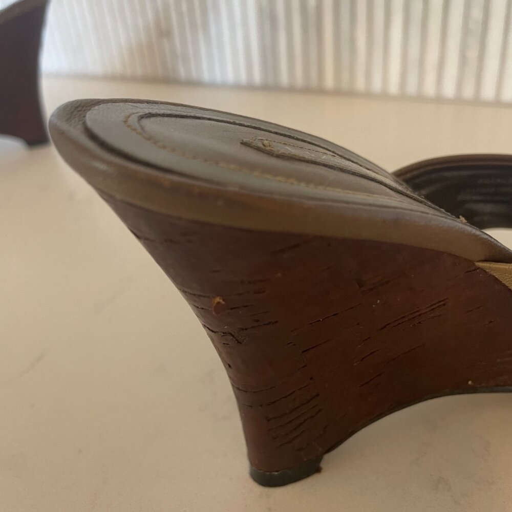 Bandolino Criss-Cross, Open Toe Wedge‎ Sandal, in Brown Leather, No Back, 6.5 - Picture 7 of 9